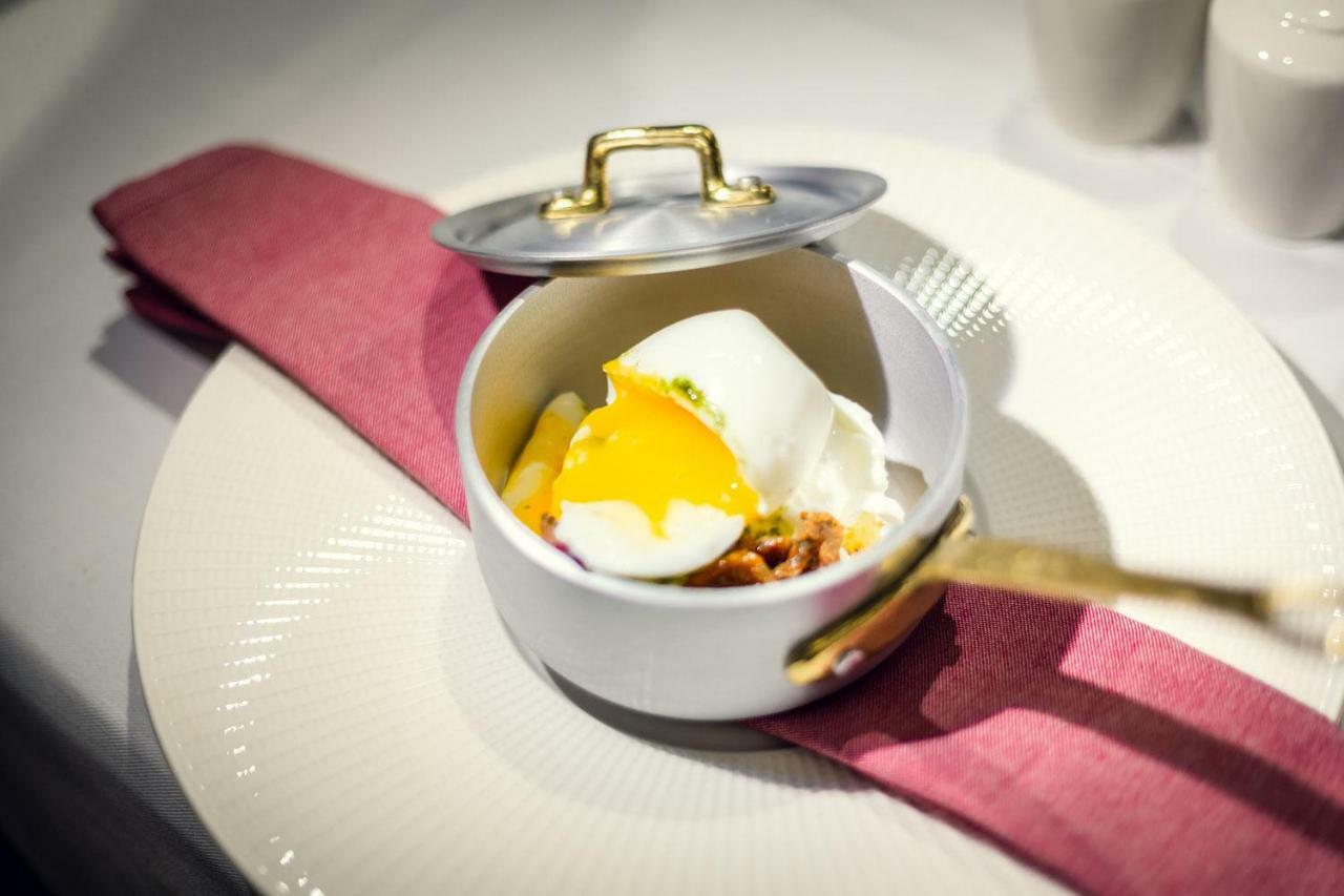 Michelangelo Grand Hotel Prague Exterior photo A dish at the restaurant